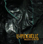 Lumachellen 'Monster in Me' -EP:n kansikuva, jossa näkyy ryppyinen tummanvihreä muovipussi tai kangas, jonka alaosassa kirkkaankeltaisella bändin logo ja sen alla pienellä präntillä kiekon nimi.