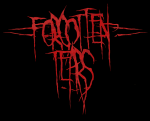 Forgotten Tearsin logo verenpunaisella pikimustaa taustaa vasten. Bändin logon kirjaimet kuin verisisiä viiltoja tai roiskeita ja niiden sekoituksia. Kirjaimet lähes lukukelvottomia, teräviä, ohuita ja kapeita. Yksi sana per rivi, keskittettynä horisontaa