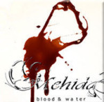 Kristillistä metallia soittavan Mehidan "Blood & Water" -albumin kansikuva, jossa vaaleata taustaa vasten näkyy verenpunainen roiske. Sen alla lomittain bändin logo.
