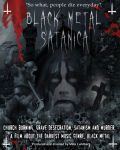 Black Metal Satanica -dokumentin promokuva, jossa näkyy corpsemaskit kasvoilla irvistäviä kummajaisia, kolkkoa maisemaa ja patsaita, hautaristejä, ylösalaisin käännettyjä sellaisia ja verta.