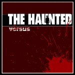 The Hauntedin uuden "Versus"-nimisen albumin kansikuva. Kuvassa tummanpunaista taustaa vasten oikeassa alakulmassa veriroiske. Kuvan yläosassa valkoisella värillä bändin nimi ja sen alla kuluneella fontilla, valkoisella värillä, lukee albumin nimi. Kuvaa 
