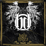Holy Hydran "Rise of the Hydra" -albumin kansikuva. Kuvassa näkyy mustaa taustaa vasten ruskeat kehykset, joiden sisällä valkoiselal värillä bändin logo valkoisella värillä. Logossa kaksi hirmuliskomaista piirrosta, jotka katsovat vasemmalle ja oikealle. 