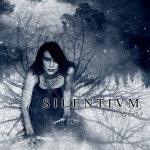 Silentiumin "Seducia"-albumin etukansi, jossa näkyy keskellä hyytävää talvihankea konttaava mustahiuksinen ja mustiin pukeutunut nainen. Naista ympäröi kylmä taivas ja pilvinen taivas, mustat varjot. Kuvan alaosassa bändin logo ja albumin nimi.