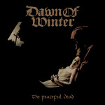 Dawn Of Winter -bändin "The Peaceful Dead" –albumin kansikuva. Kuvassa näkyy mustaa taustaa vasten keskellä kuvaa nainen, jolla valkoiset vaatteet ja levollinen ilme kasvoilla. Nainen makaa maassa. Kuvan yläosassa yhtyeen logo ja alaosassa albumin n