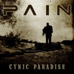 Pain-bändin "Cynic Paradise" -albumin etukannessa näkyy lähes mustavalkoinen potretti miehen siluetista. Hän seisoo ulkosalla vaaleaa taustaa vasten. Painin logo suurella fontin koolla kuvan yläosassa ja alaosassa näkyy vaalealla värillä albumin nimi.