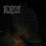 Decrepitus-nimisen bändin debyyttialbumin "Break-The-Code" kansikuva on lähes täysin musta neliskanttinen valokuva, jonka vasemmassa yläkulmassa näkyy harmaalla bändin risuinen logo ja oikeassa alakulmassa pienellä präntillä levyn nimeke.