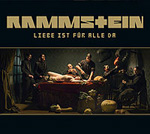 Rammsteinin albumin "Liebe ist Für Alle Da" kannessa näkyy musta pohjaväri ja sen keskellä valokuva mustiin pukeutuneista muusikoisat kerääntyneenä punaisen pöydän äärelle tutkimaan alastoman naisen vartaloa ja sahaamaan sitä. Kuvan yläosassa vaaleankelta