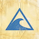 Stam1nan albumin "Viimeinen Atlantis" etukannessa näkyy keltainen pohjapaperi ja sen päällä sininen kolmio. Kolmion sisällä kuin hyökyaaltoa muistuttava symboli, joka muodoltaan muistuttaa jingia ja jangia.