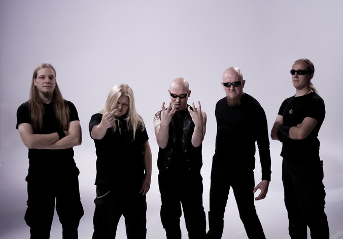 Ex-kitaristi Jarno Anttila on kuvassa toinen vasemmalta.