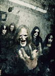 Dark Funeralin kokoonpano vuonna 2009 otetussa promokuvassa. Kuvassa näkyvät jäsenet ovat miespuolisia ja pitkähiuksisia. Kaikilla corpse maskit kasvoilla.