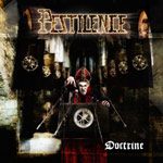 "Doctrine"-albumin etukannessa näkyy punaiseen hiippapukuun pukeutunut mies, joka ärjyy puhujankorokkeella. Kuvan yläosassa Pestilencen logo ja oikeassa alakulmassa valkoisella värillä albumin nimi.