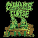 Musta tausta ja yläosassa vihreällä värillä Cannabis Corpsen logo. Kuvan alaosassa piiros kahdesta häijystä kannabislehdestä, jotka käärivät savukkeita.