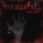Lähes musta tausta, jota vasten näkyy ihmisen käsi ja sormet ylöspäin osoitettuina. Kuvan yläosassa näkyy punaisella värillä HammerFall-logo ja sen alla albumin "Infected" nimi.