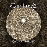 Koristeellinen kolikkomainen levy, jonka keskellä ihmisen valkoinen pääkallo. Yläosassa kuvaa näkyy Enslavedin logo ja alaosassa lukee "Önd — A Tribute".
