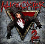 "Welcome 2 My Nightmare" -albumin etukannessa hirviömäinen Alice Cooper. Kuvan yläosassa lukee verisin kirjaimin samat samat ja oikeassa alakulmassa "Welcome 2 My Nightmare".