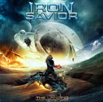 Värikäs ja futuristinen piirros avaruusaluksen edessä ratsastavasta ihmishahmosta. Kuvan yläosassa lukee Iron Savior.