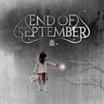 Harmaasävyinen valokuva tytöstä seisomassa autiossa harmaudessa, jonka yläosassa on "End of September" -albumin nimi koristeellisella fontilla.