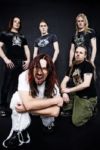 Sonata Arctica -bändin vuonna 2007 räpsäisty promokuva, jossa yhtyeen viisihenkinen miehistö seisoo mustaa taustaa vasten. Etummaisena kyyristelee valkoisiin pukeutunut keulahahmo, jolla pitkät hiukset.