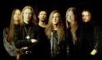 Let Me Dream -yhtyeen ryhmäkuva, jossa kaikki bändin jäsenet seisovat vieretysten mustaa taustaa vasten. Kuvassa kuusi miestä, joista lähes jokaisella pitkät vaaleat hiukset.
