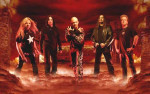 Primal Fear -bändin viisi miesjäsentä seisoo rivissä punasävyisessä valokuvassa, jossa miehiä ympäröi kuin punainen savu ja helvetillinen tunnelma. Maassa on savua ja taustalla näkyvä taivas punainen. Miehet pukeutuneet osittain mustiin vaatteisiin, mutta