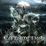 Catamenian 'Location: COLD' -albumin kansikuva, jossa näkyy kolme sutta ulvomassa täydenkuun aikaan maagisessa ympäristössä. Alaosassa keskitettynä yhtyeen logo ja albumin nimi.